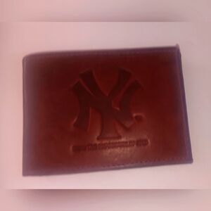 NY YANKEES Leather Bifold Wallet, Brown